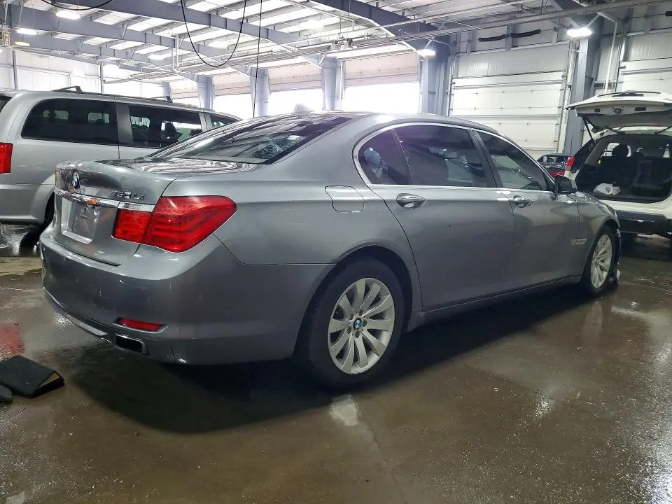 2011 BMW 750   