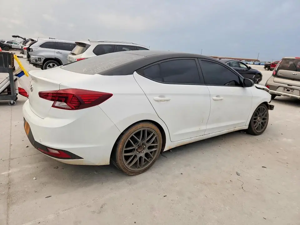 2020 HYUNDAI ELANTRA SE  