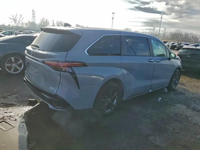 2024 TOYOTA SIENNA XSE  