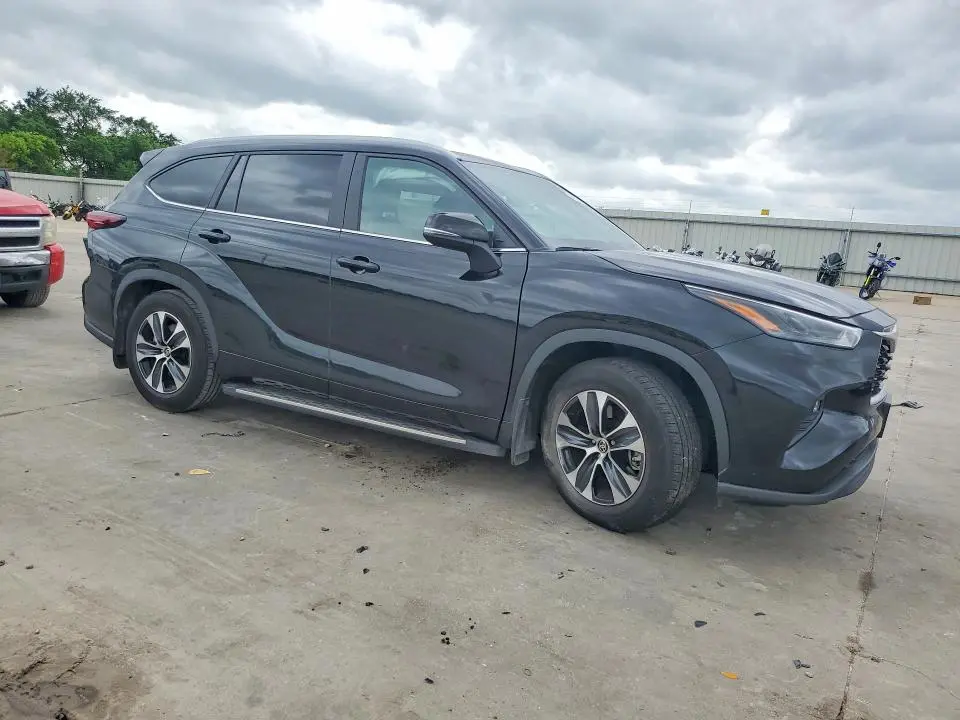 2025 TOYOTA HIGHLANDER XLE  