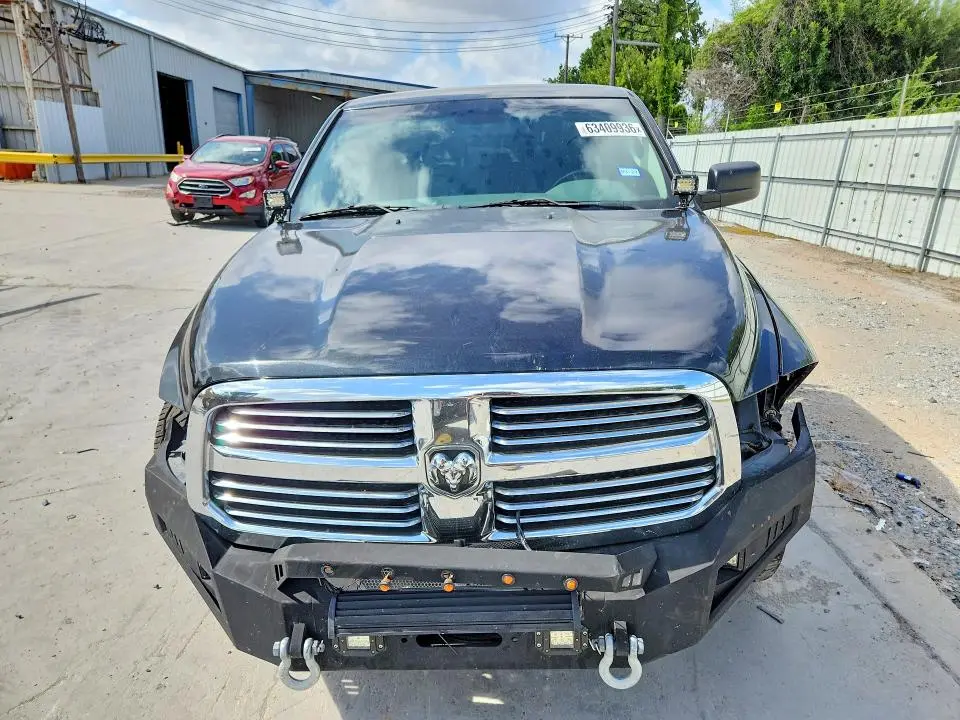 2016 RAM 1500 SLT  
