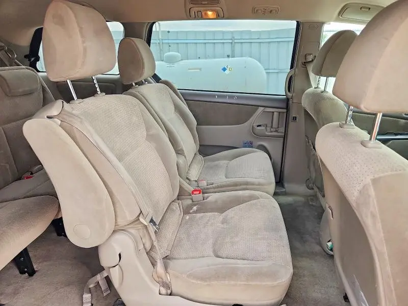 2010 TOYOTA SIENNA LE 7-PASSENGER  