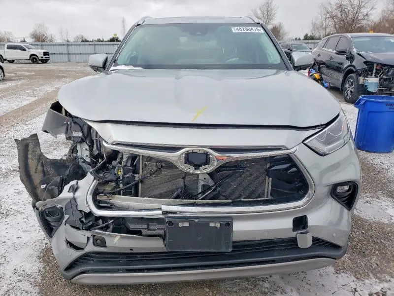 2024 TOYOTA HIGHLANDER LE  