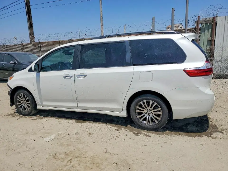 2019 TOYOTA SIENNA XLE PREMIUM 8-PASSENGER  