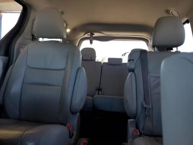 2017 TOYOTA SIENNA XLE  