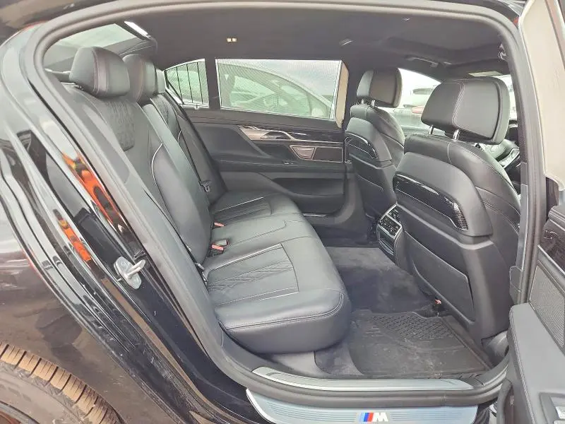 2018 BMW 750 XI  