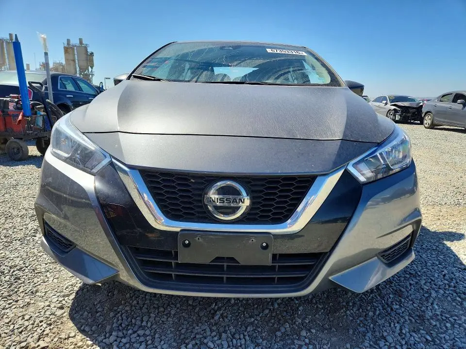 2022 NISSAN VERSA SV  