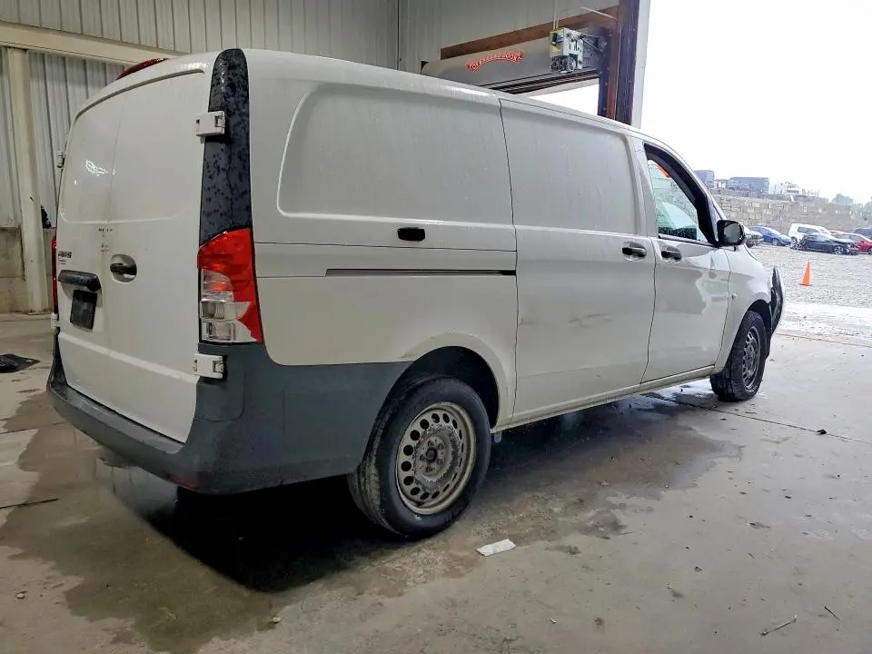 2017 MERCEDES-BENZ METRIS   