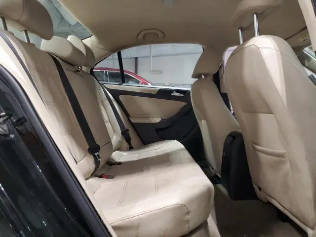 2012 VOLKSWAGEN JETTA SE  