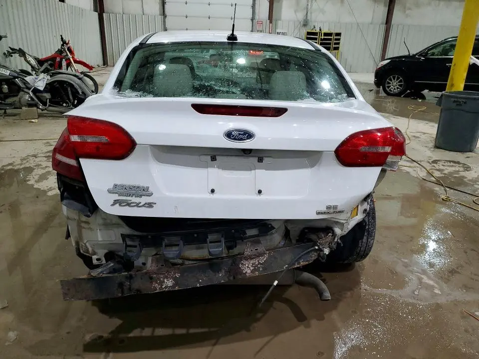2016 FORD FOCUS SE  