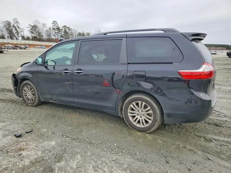 2017 TOYOTA SIENNA XLE  