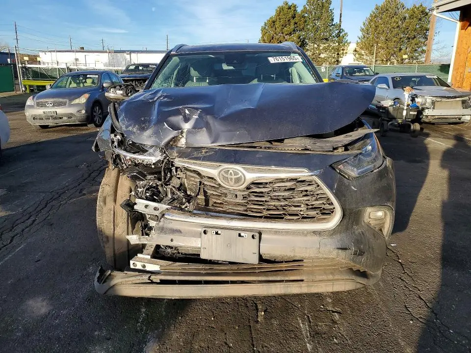 2025 TOYOTA HIGHLANDER LE  