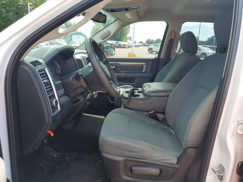 2016 RAM 1500 SLT  
