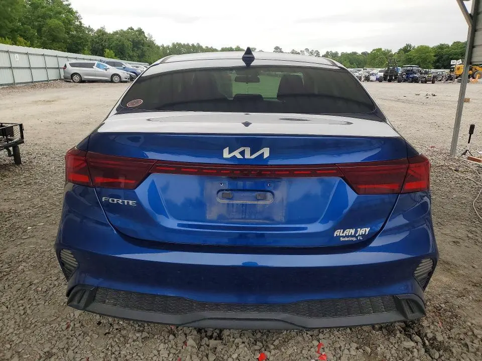 2024 KIA FORTE LXS  