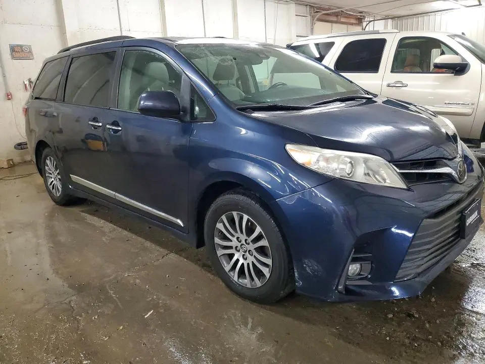 2019 TOYOTA SIENNA XLE PREMIUM 8-PASSENGER  