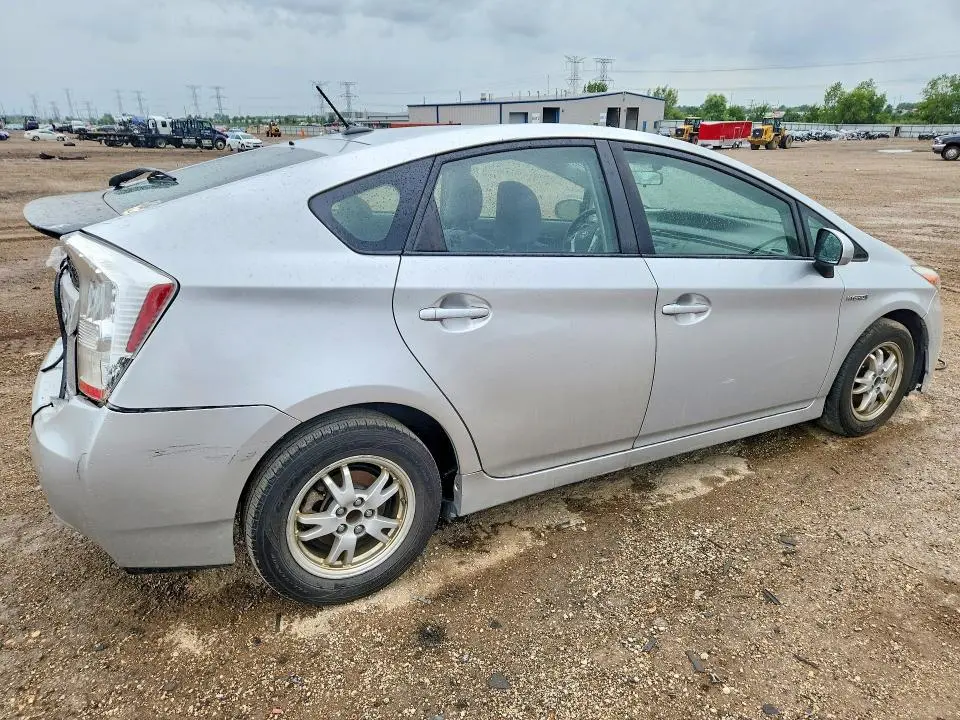 2010 TOYOTA PRIUS III  
