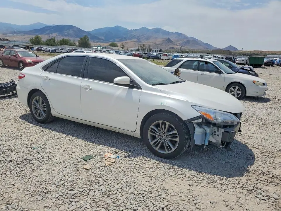 2017 TOYOTA CAMRY SE  