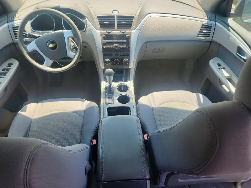 2010 CHEVROLET TRAVERSE LS  