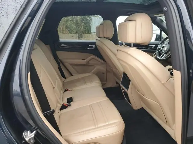 2019 PORSCHE CAYENNE