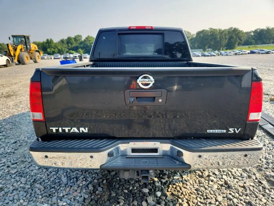 2015 NISSAN TITAN SV  