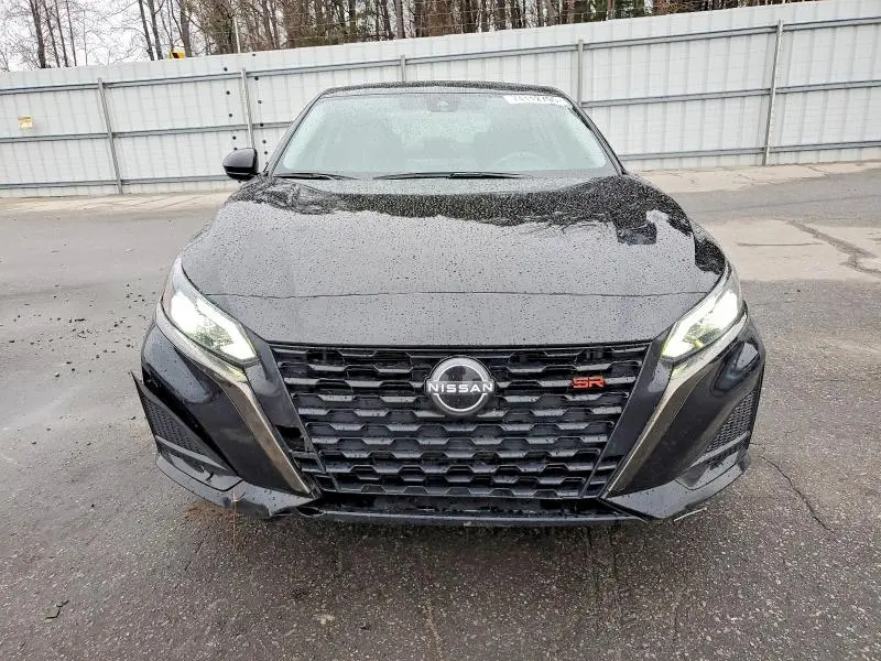 2023 NISSAN ALTIMA SR  