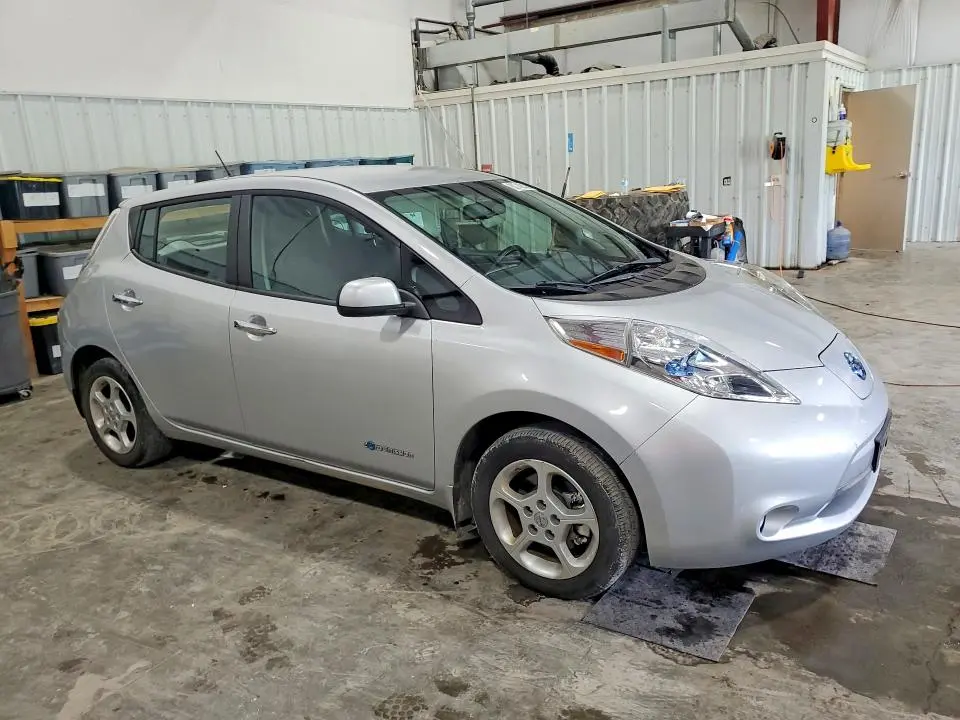 2015 NISSAN LEAF SV  