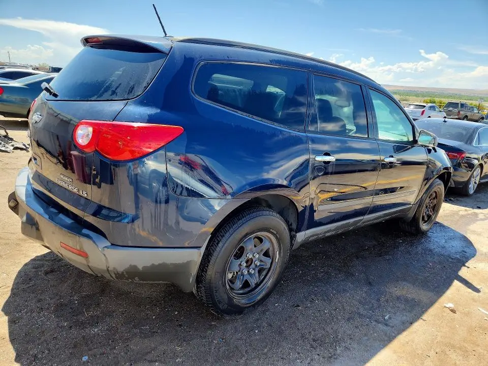 2011 CHEVROLET TRAVERSE LS  