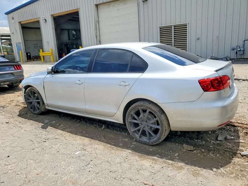 2011 VOLKSWAGEN JETTA SE  