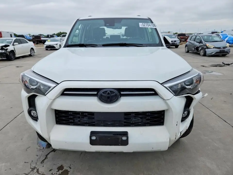 2024 TOYOTA 4RUNNER SR5  