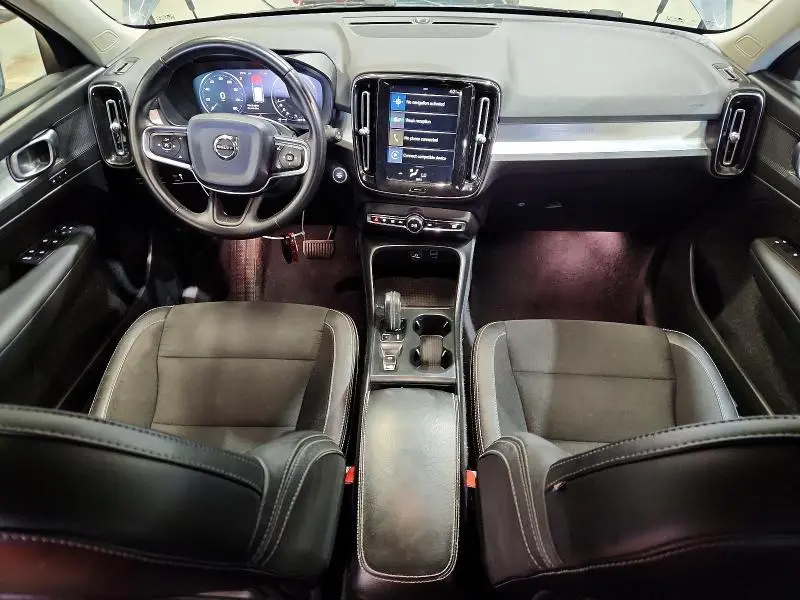 2020 VOLVO XC40 T5 MOMENTUM  