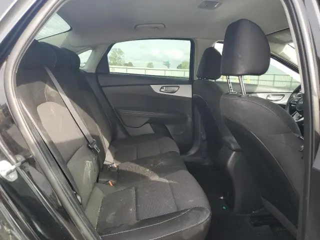 2023 KIA FORTE LX  