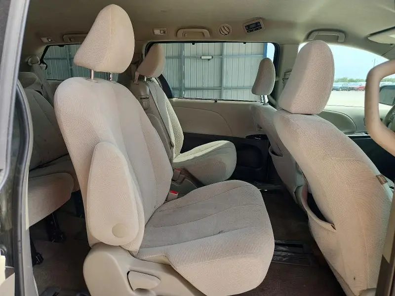 2014 TOYOTA SIENNA LE  