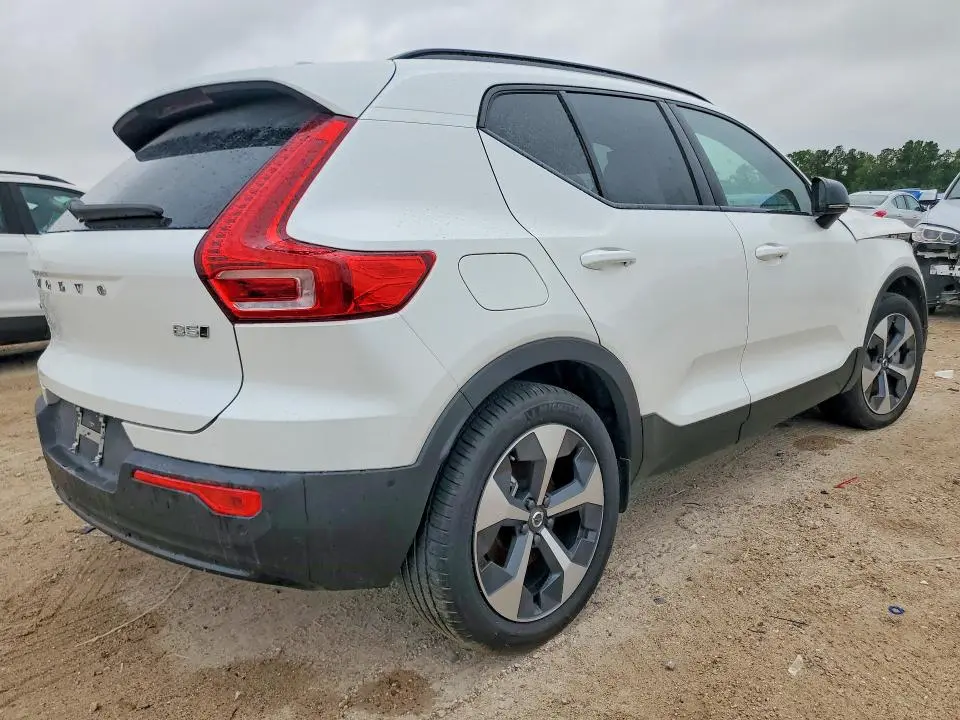 2026 VOLVO XC40 PLUS  