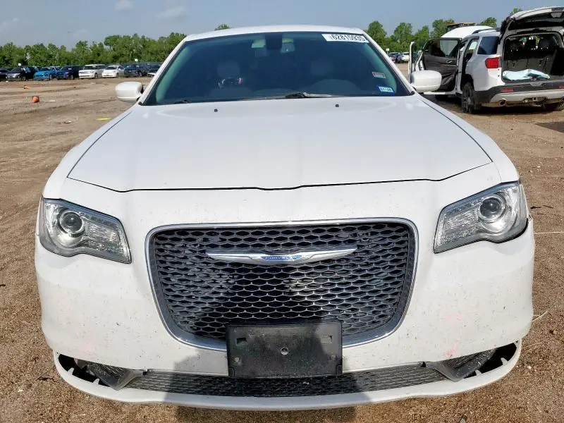 2017 CHRYSLER 300 LIMITED  