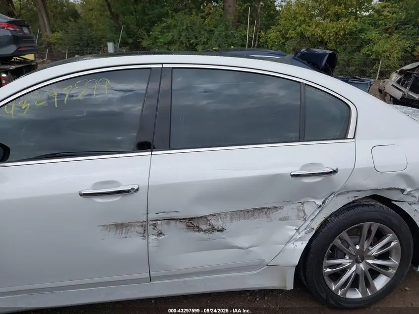 2012 HYUNDAI GENESIS 3.8