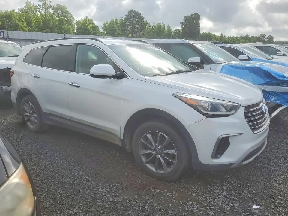 2017 HYUNDAI SANTA FE SE  