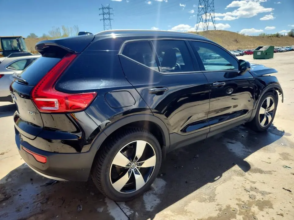 2020 VOLVO XC40 T5 MOMENTUM  