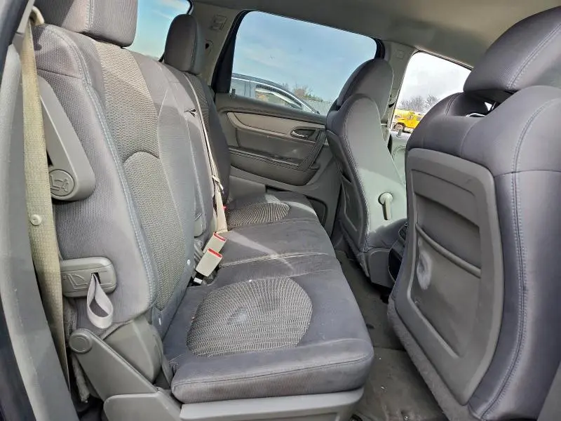 2015 CHEVROLET TRAVERSE LS  