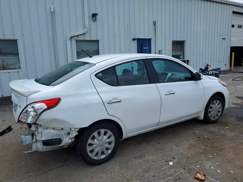 2019 NISSAN VERSA SV  