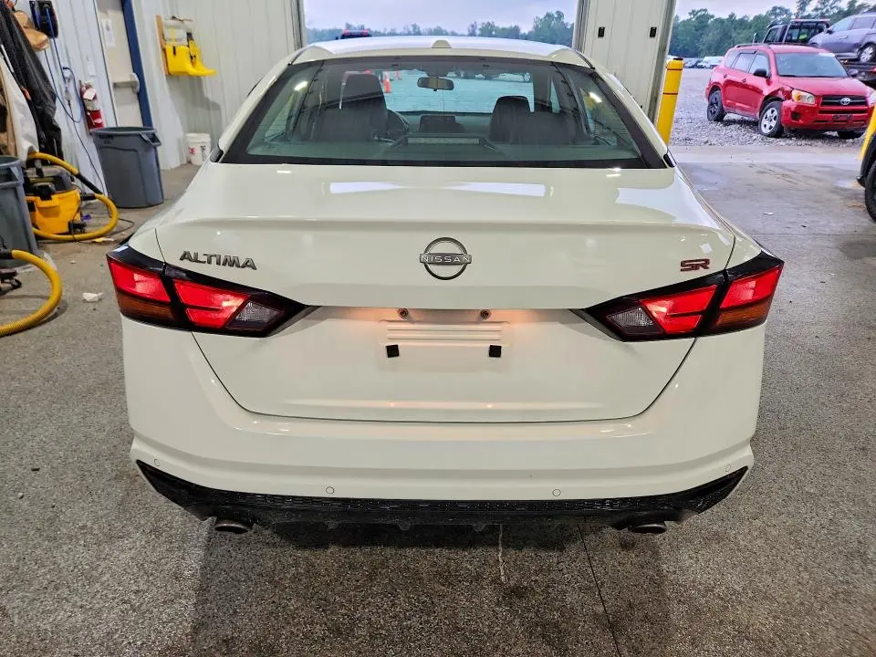 2023 NISSAN ALTIMA SR  