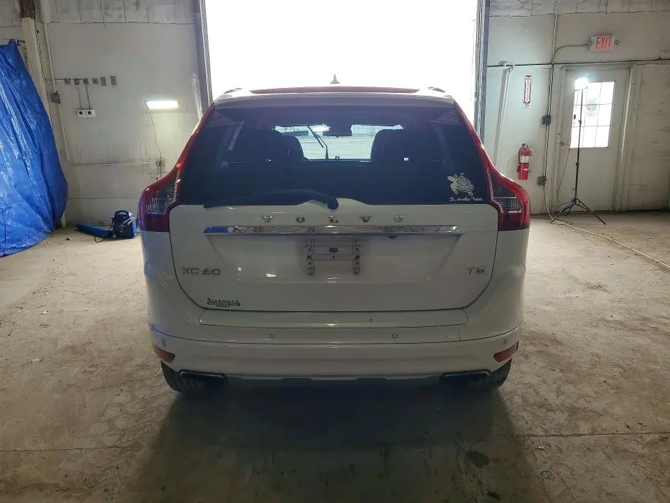 2017 VOLVO XC60 T5  