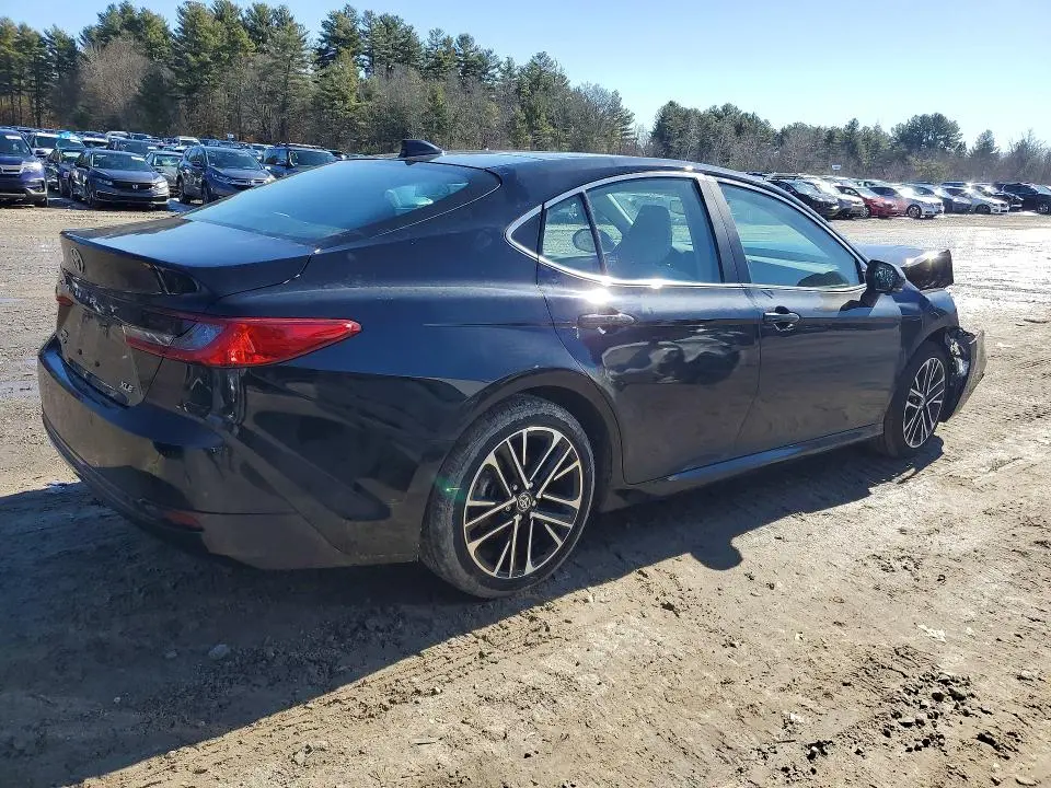 2025 TOYOTA CAMRY XLE  
