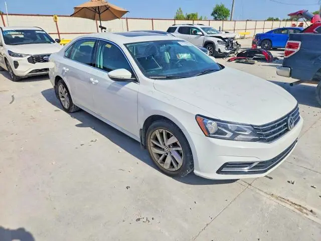 2018 VOLKSWAGEN PASSAT SE  