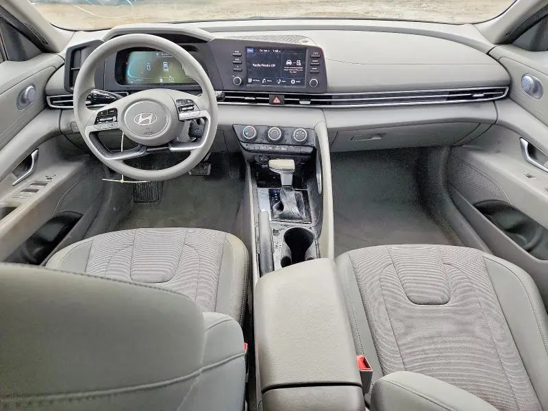 2024 HYUNDAI ELANTRA SE  