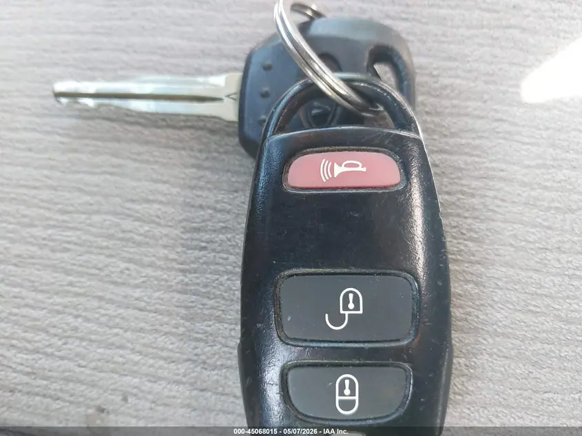 2012 KIA SEDONA LX