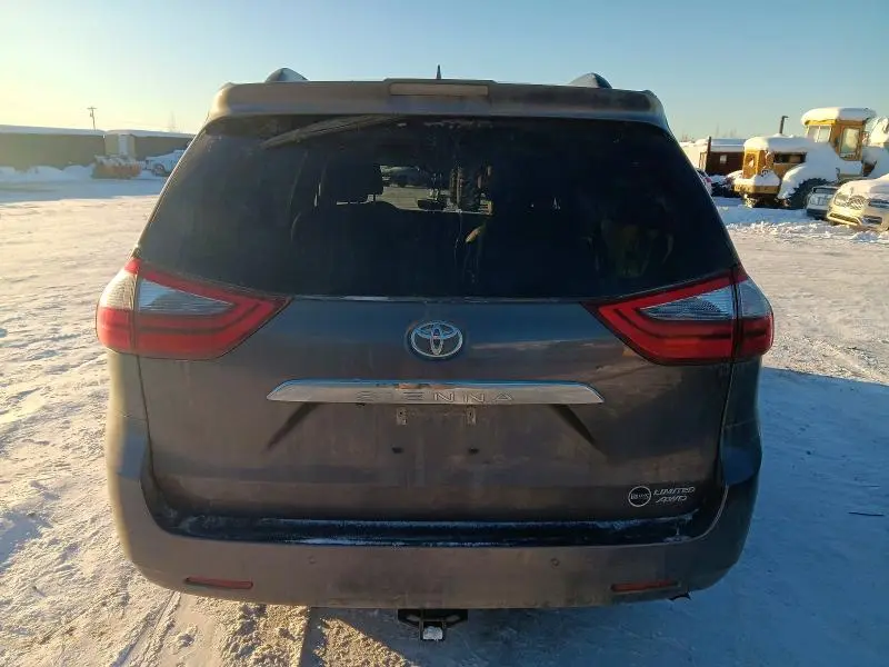 2020 TOYOTA SIENNA XLE  