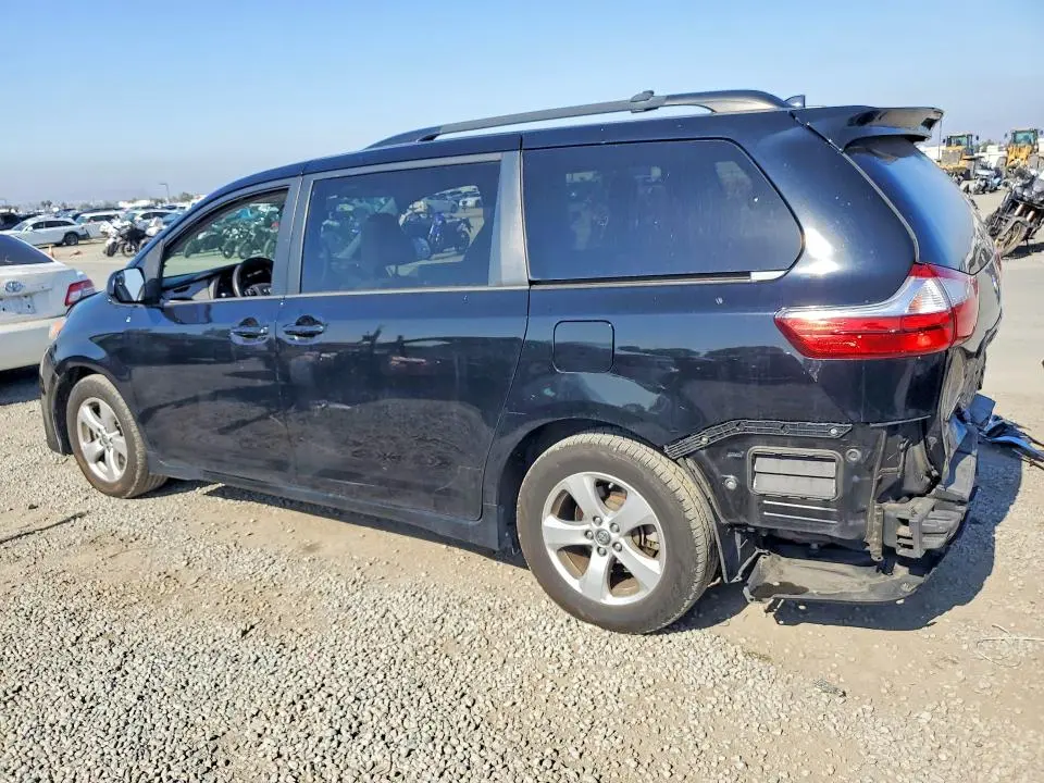 2018 TOYOTA SIENNA LE  