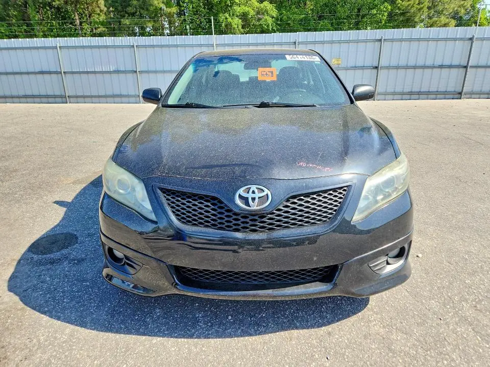 2011 TOYOTA CAMRY SE  
