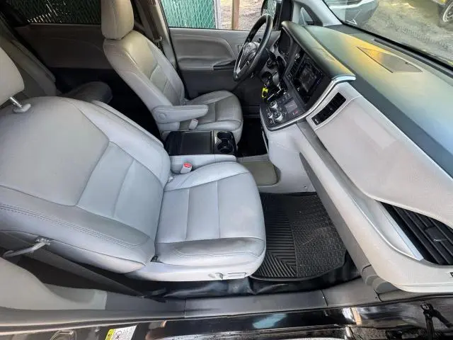 2017 TOYOTA SIENNA   