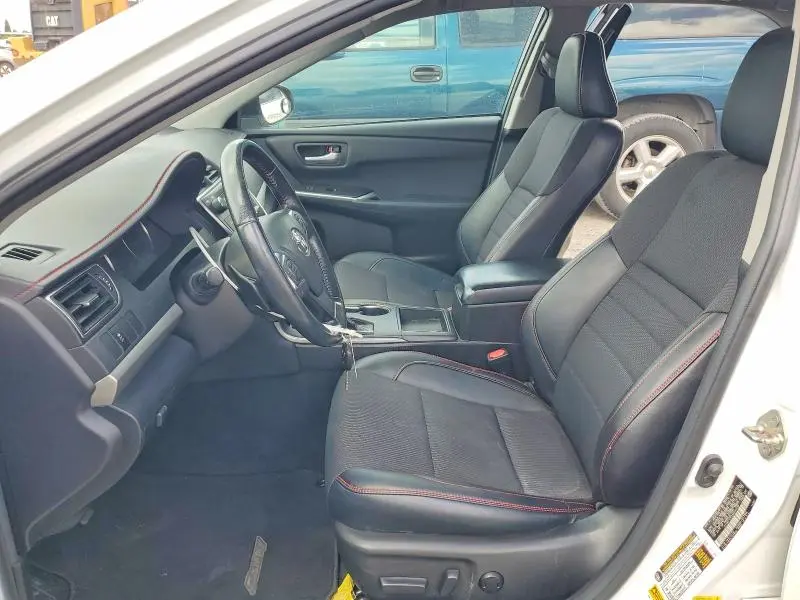 2016 TOYOTA CAMRY SE  